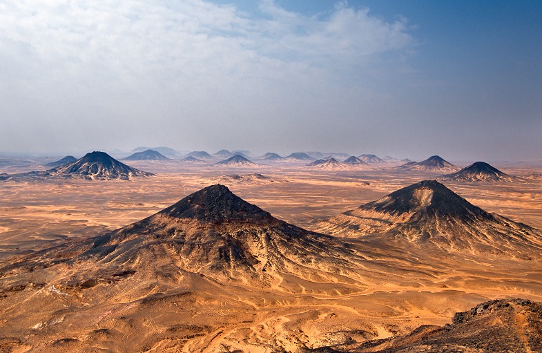 エジプトの白砂漠と黒砂漠